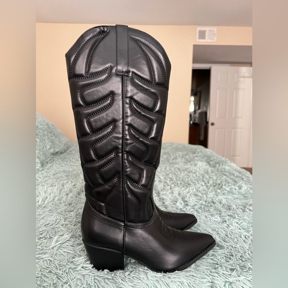 Brand New Never Worn Pointed Toe Black Cowboy Boots